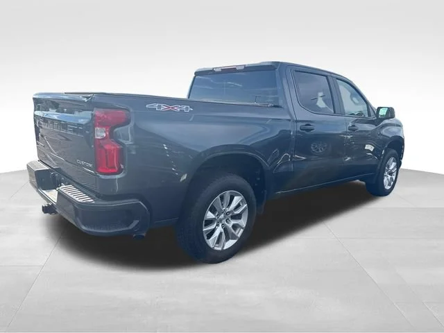 Used 2021 SHADOW GRAY METALLIC Chevrolet Custom image 6