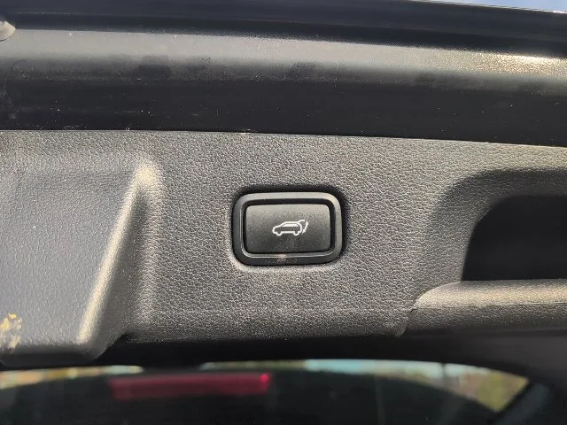 Used 2021 Black Hyundai Limited image 16