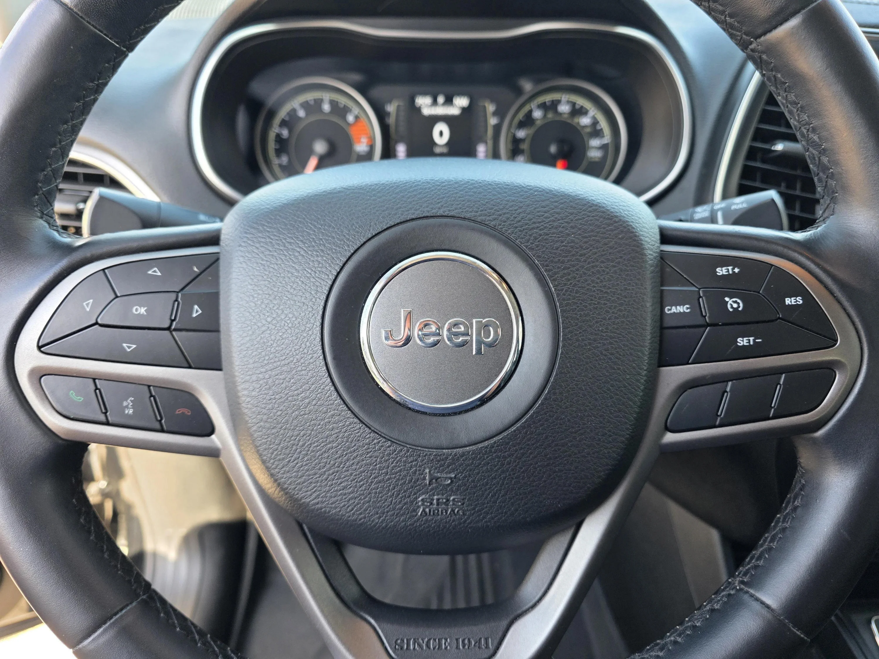 Used 2019 Diamond Black Crystal Pearlcoat Jeep Latitude Plus image 22
