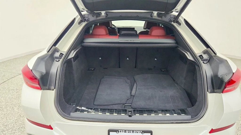 Used 2025 Mineral White Metallic BMW xDrive40i SAC w/ Climate Comfort, Premium & M Sport Pro. Pkgs image 22