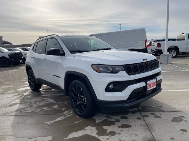 New 2026 Bright White Clearcoat Jeep Latitude Altitude image 6