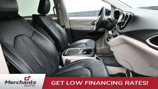 Used 2024 Black Chrysler Touring L image 11