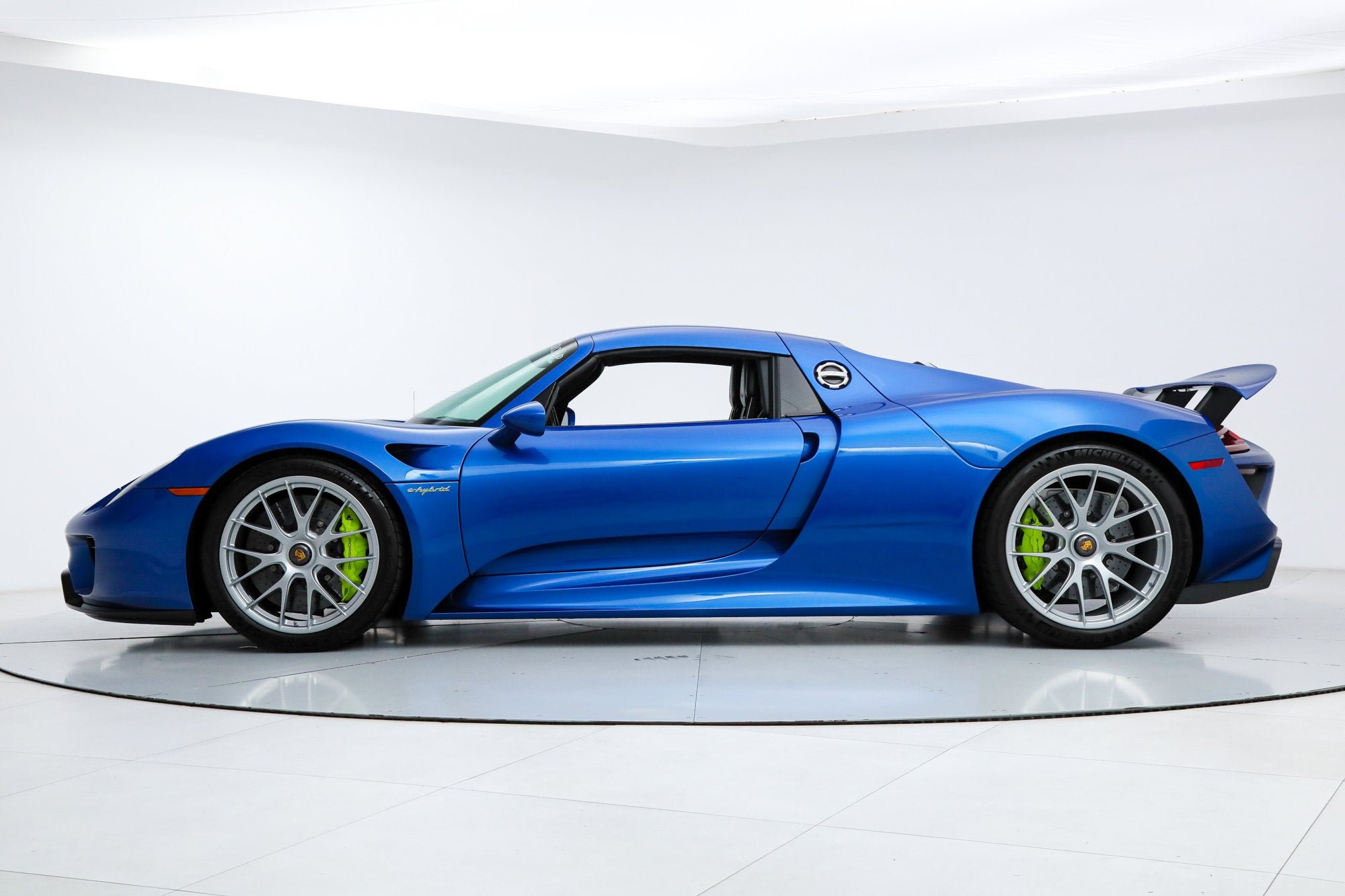 Used 2015 Blue Porsche  image 4