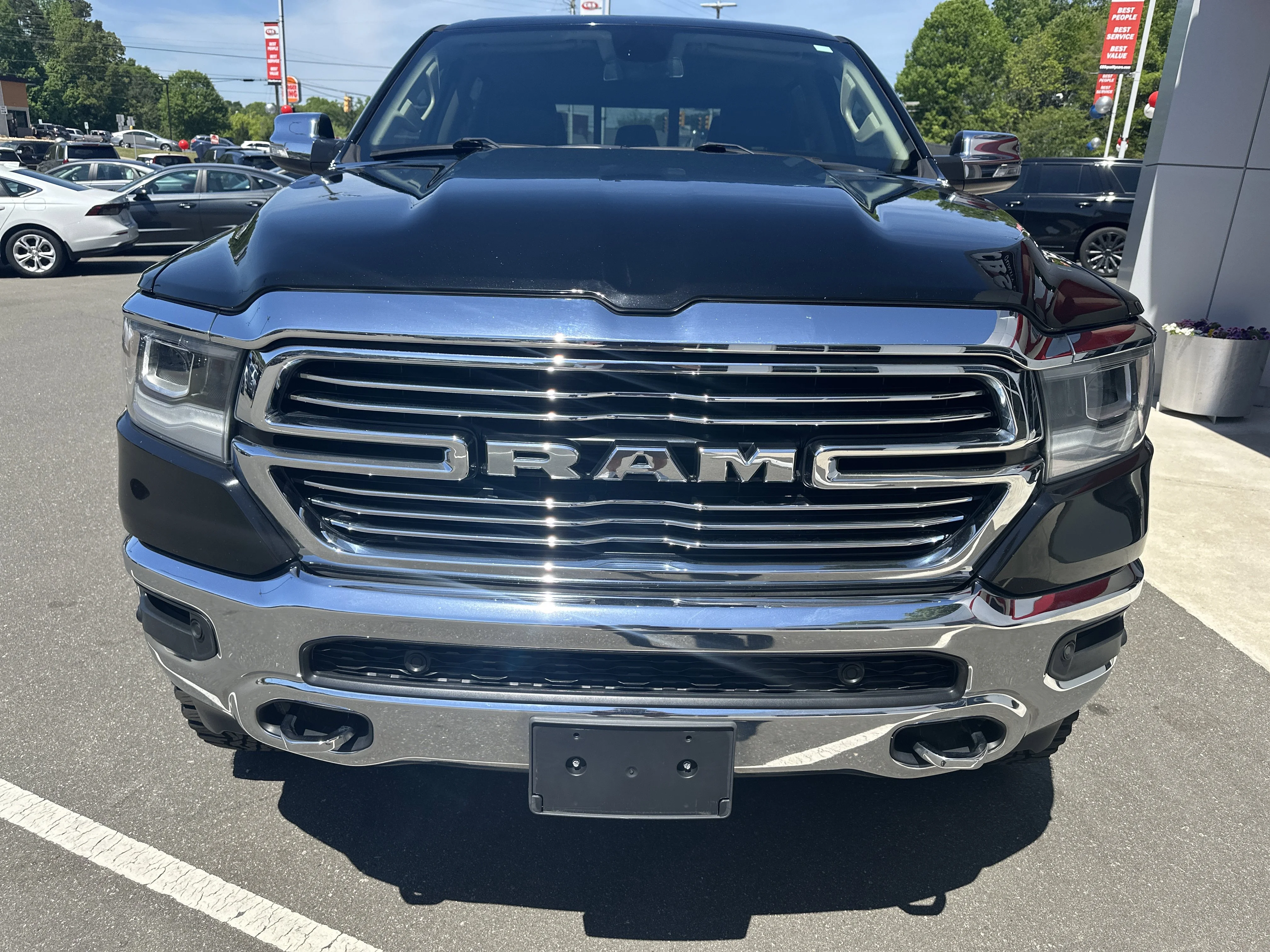 Used 2020 Diamond Black Crystal Pearlcoat Ram Laramie image 21