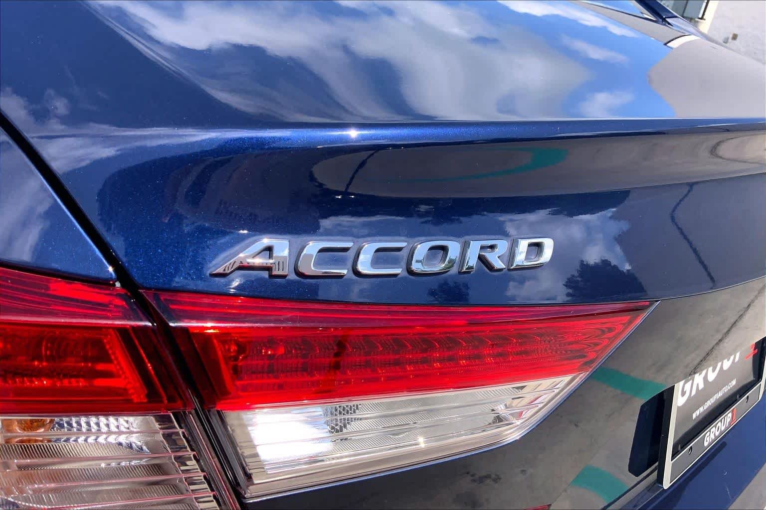 Used 2020 Obsidian Blue Pearl Honda EX-L image 30