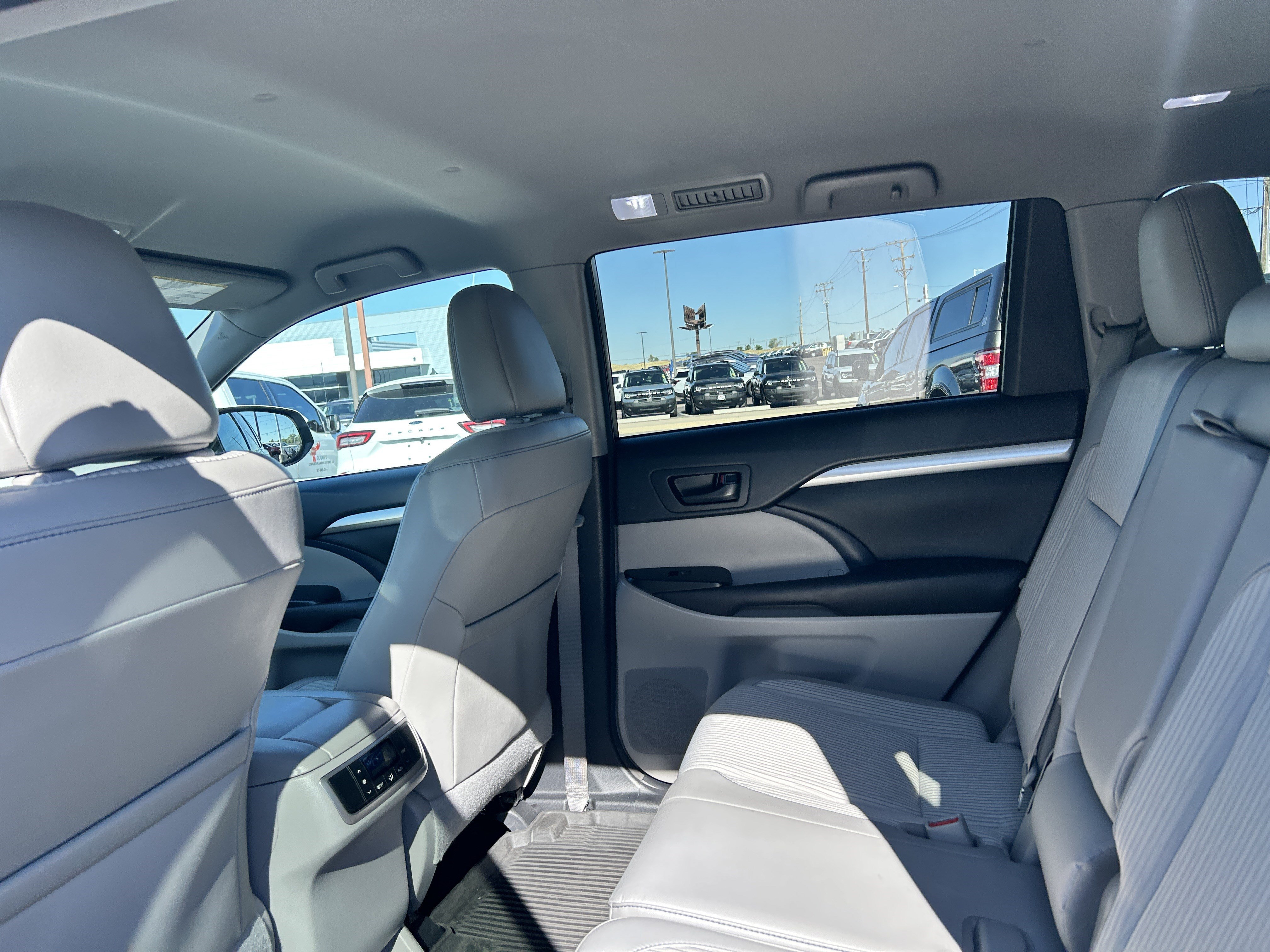 Used 2016 Blizzard Pearl Toyota LE image 10