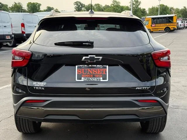 Used 2025 Mosaic Black Metallic Chevrolet  image 5