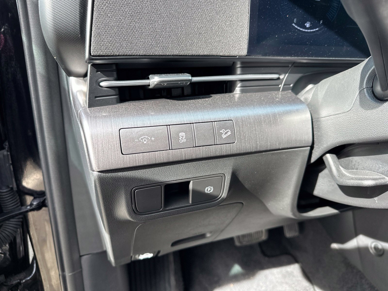 Certified Used 2025 Black Hyundai SEL image 13