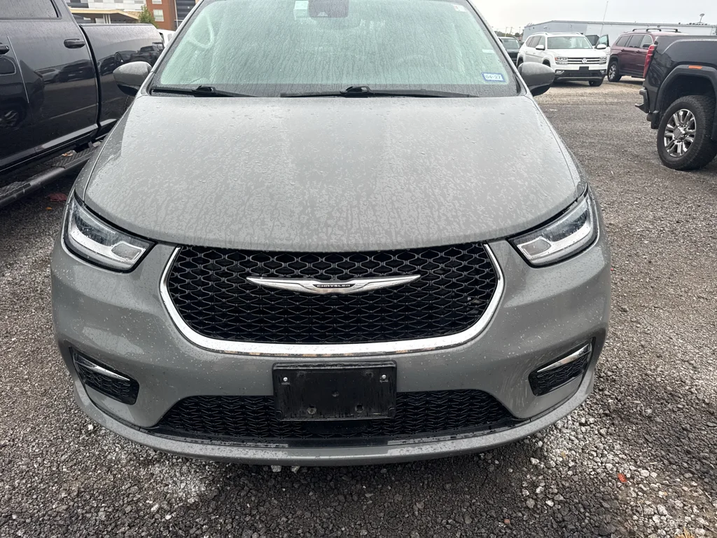 Used 2023 Ceramic Gray Clearcoat Chrysler Touring L image 2