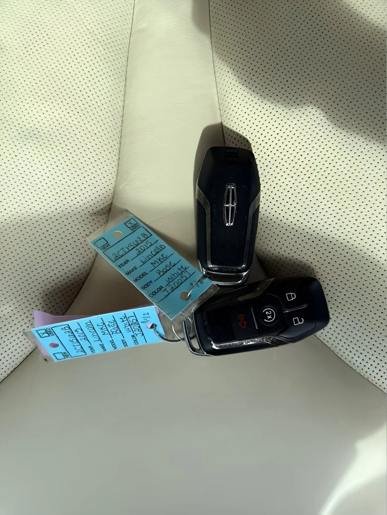 Used 2015 White Lincoln Base image 32