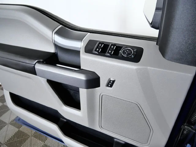 Used 2015 Blue Ford XLT image 28