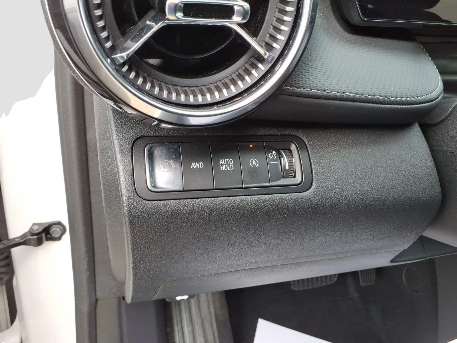 Used 2025 Summit White Chevrolet LT image 16
