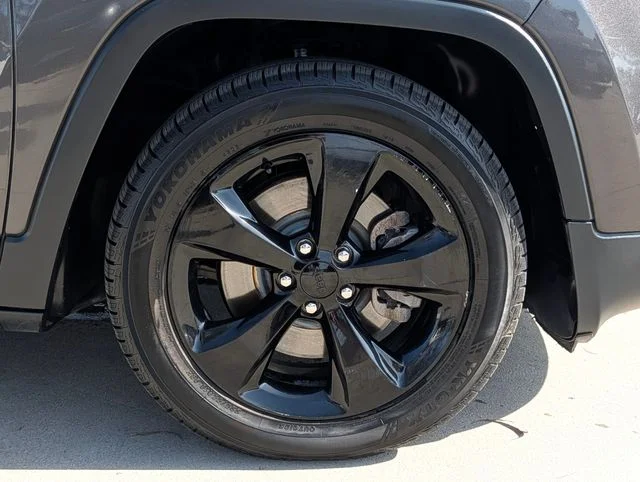 Used 2016 Gray Jeep Limited image 8