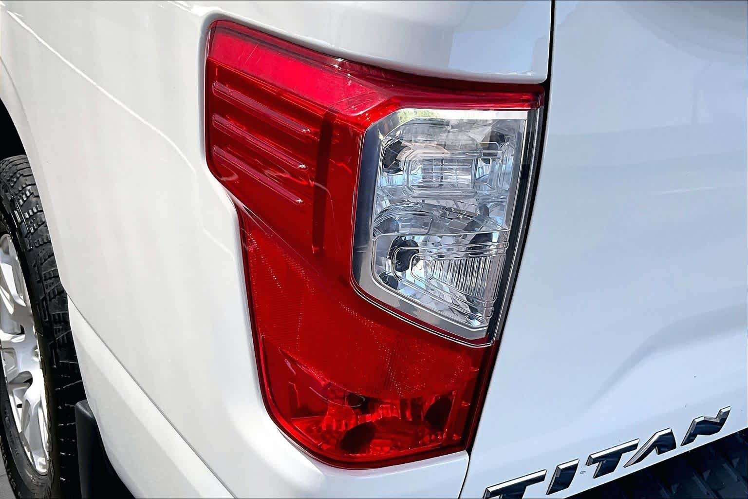 Used 2019 Glacier White Nissan SV image 28