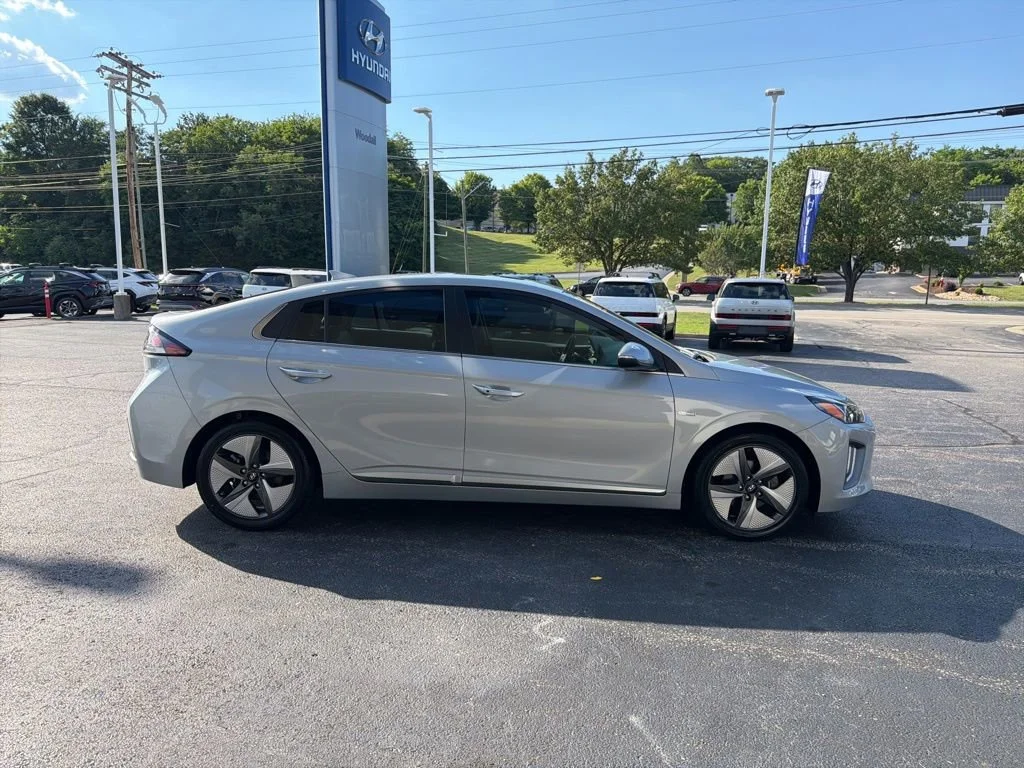 Used 2020 Stellar Silver Hyundai Limited image 4