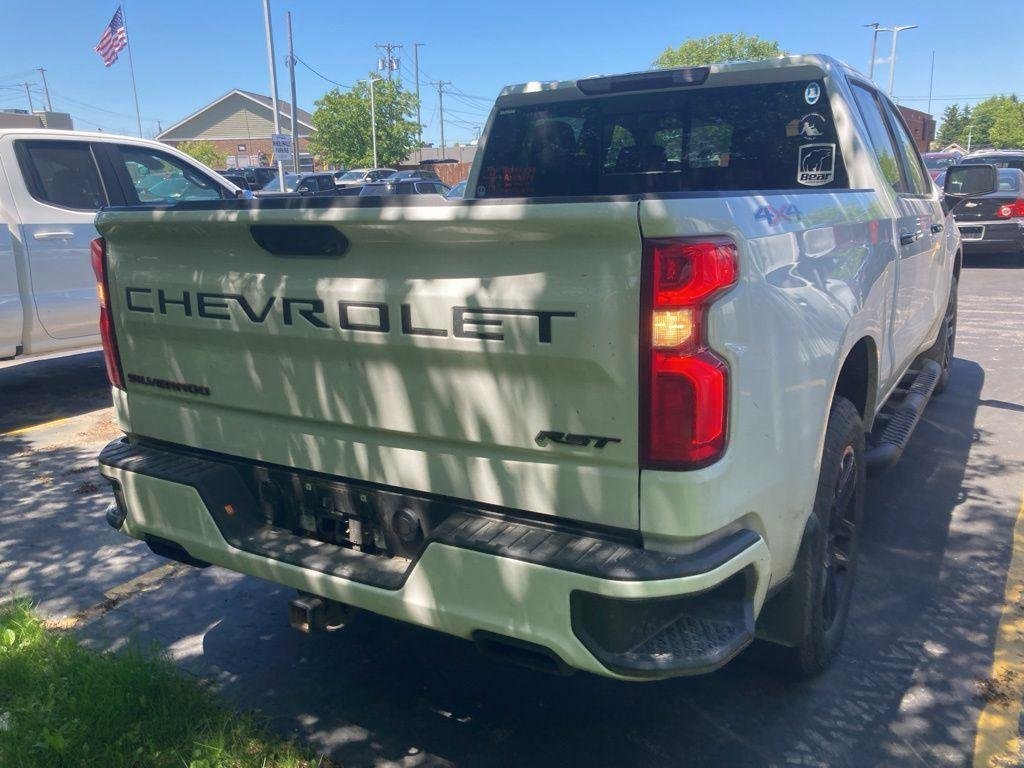 Used 2025 Summit White Chevrolet RST image 8