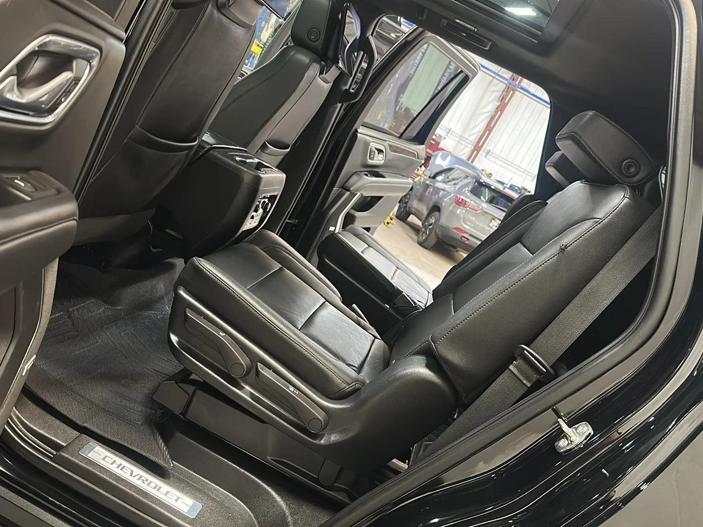 Used 2022 Black Chevrolet Z71 image 25