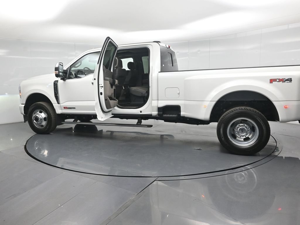 New 2026 Star White Metallic Tri-Coat Ford Platinum image 32