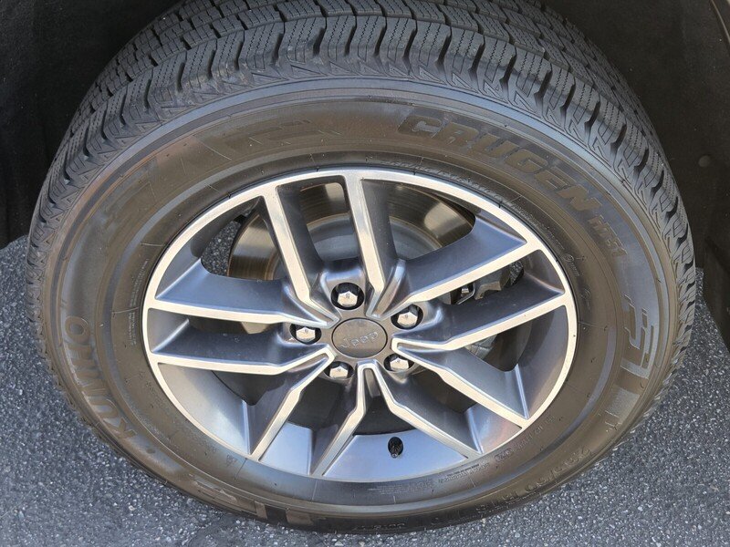 Used 2020 Gray Jeep Laredo E image 11