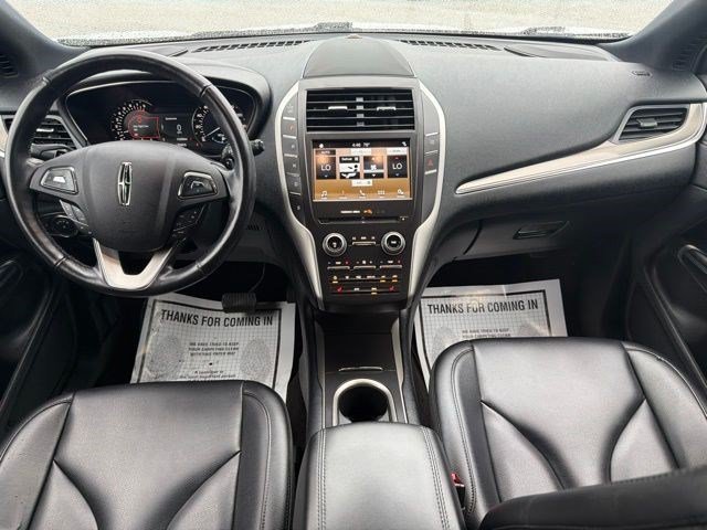 Used 2017 Ingot Silver Lincoln Premiere image 28