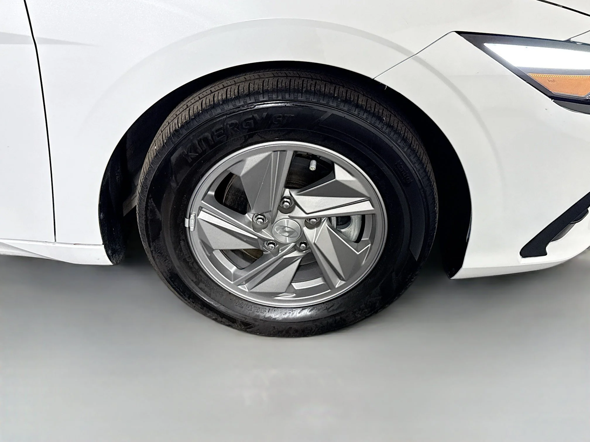 Used 2025 Serenity White Hyundai SE image 27