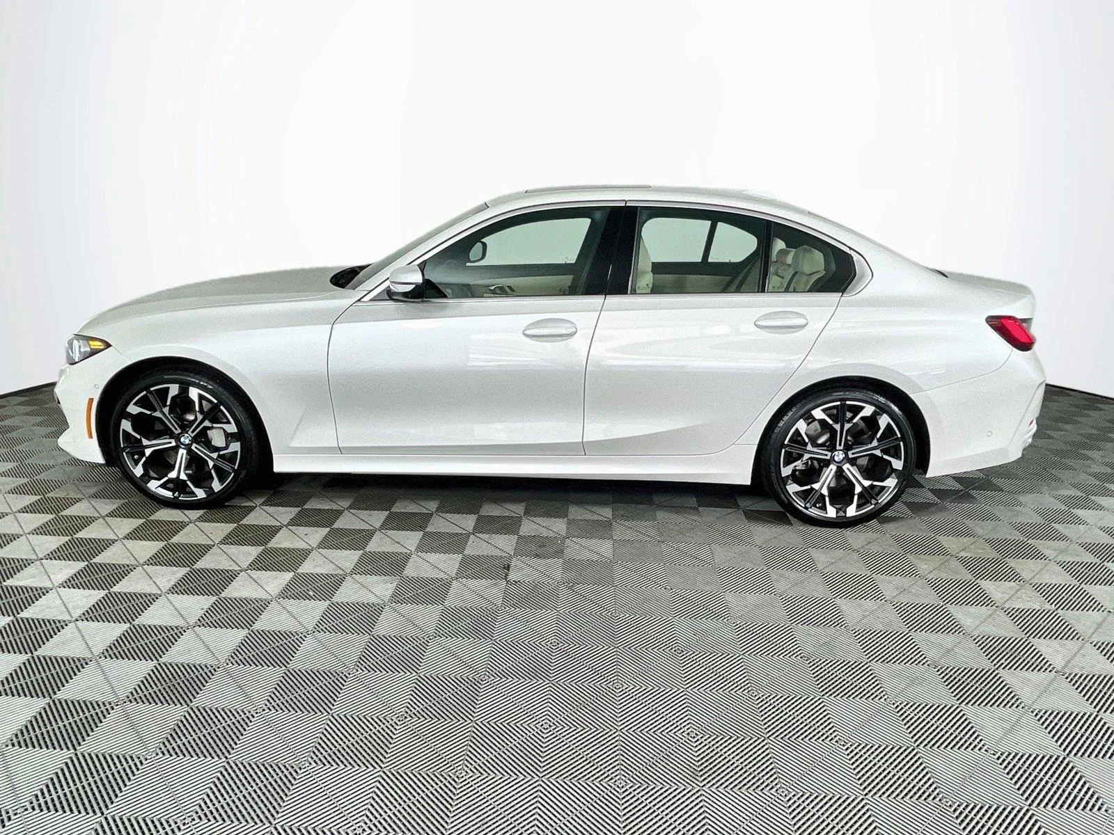 Used 2025 Mineral White Metallic BMW 330i xDrive image 4