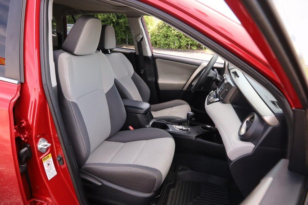 Used 2014 Barcelona Red Metallic Toyota FWD 4dr XLE (Natl) image 25