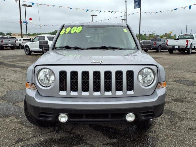 Used 2016 Billet Silver Metallic Jeep  image 10
