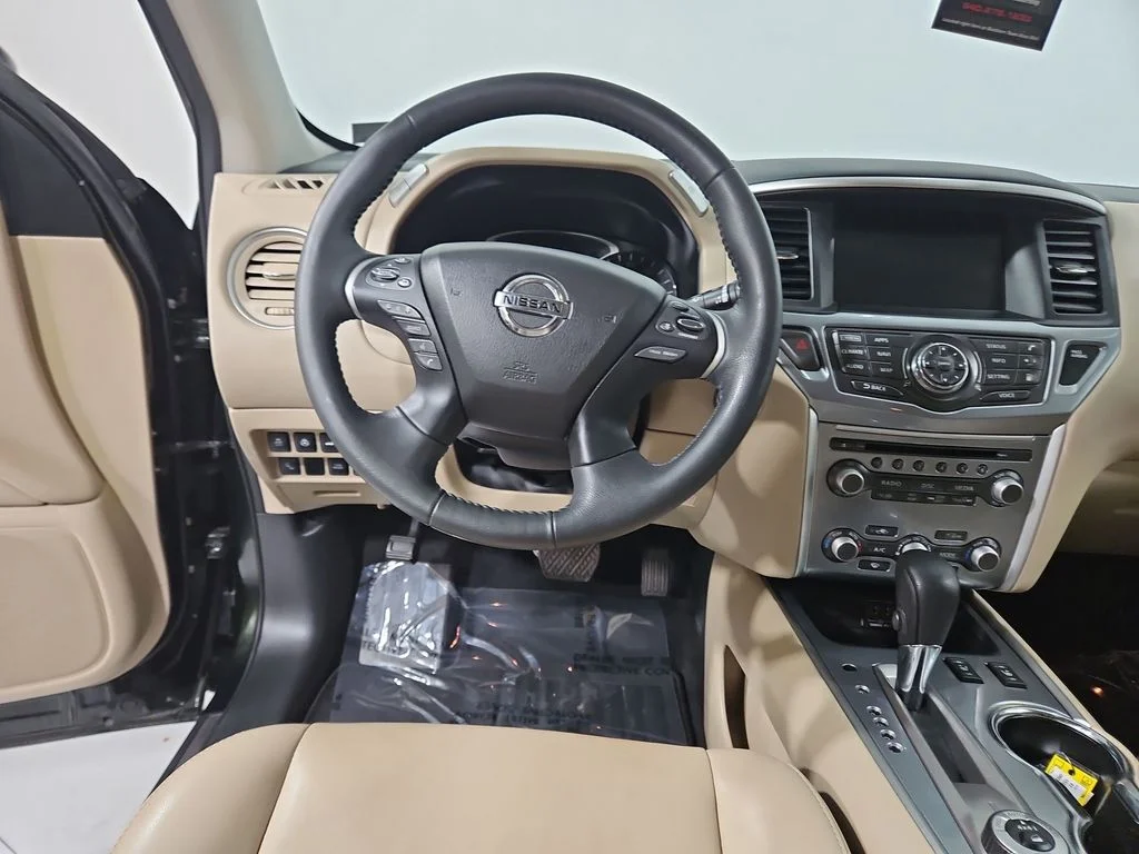Used 2018 Green Nissan SL image 14