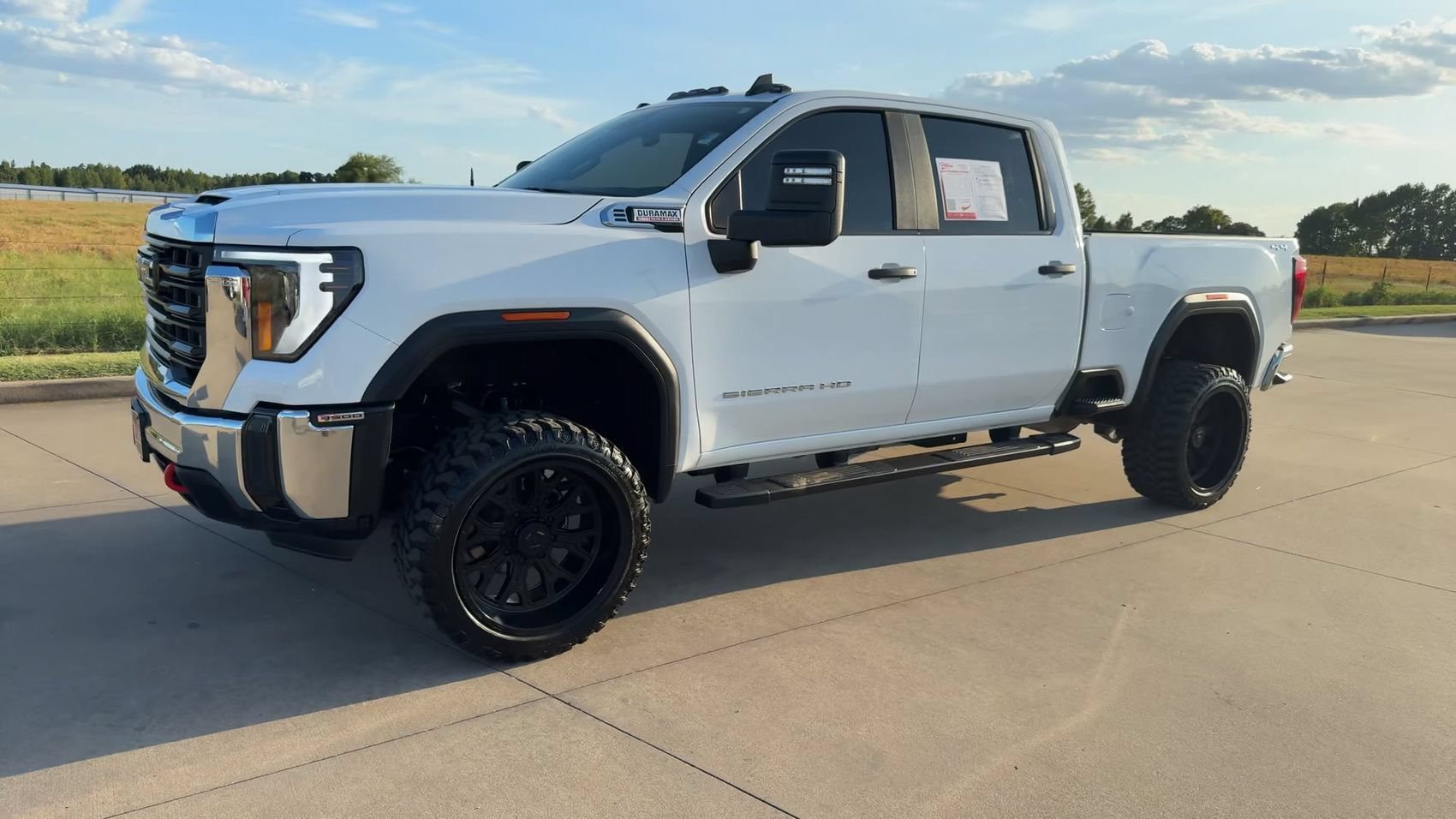 Used 2024 Summit White GMC Pro image 3