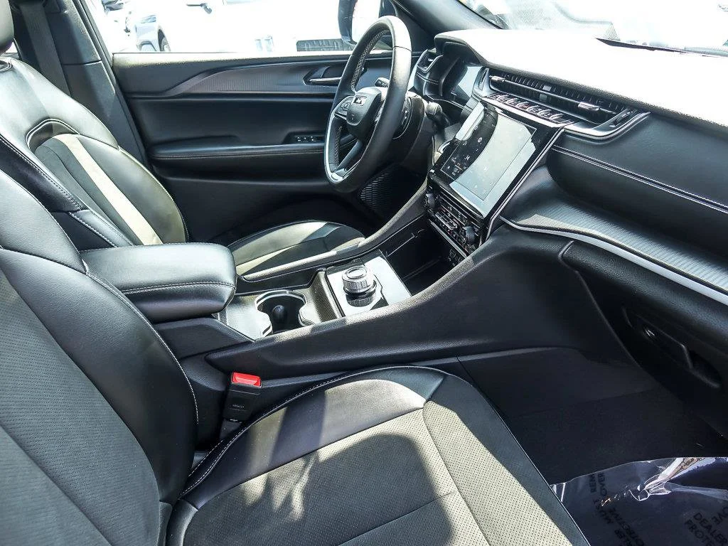 Used 2024 Baltic Gray Metallic Clearcoat Jeep Altitude X image 30