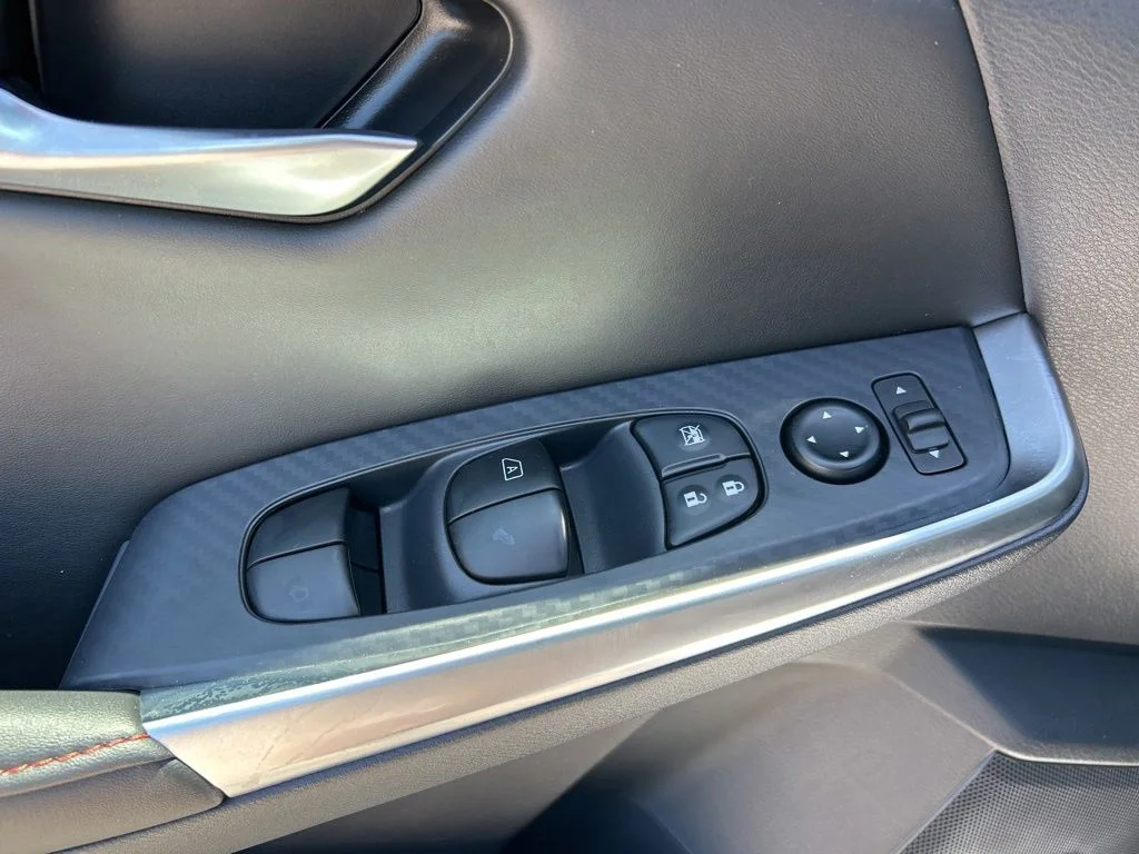 2025 Nissan Sentra SR - Photo 17