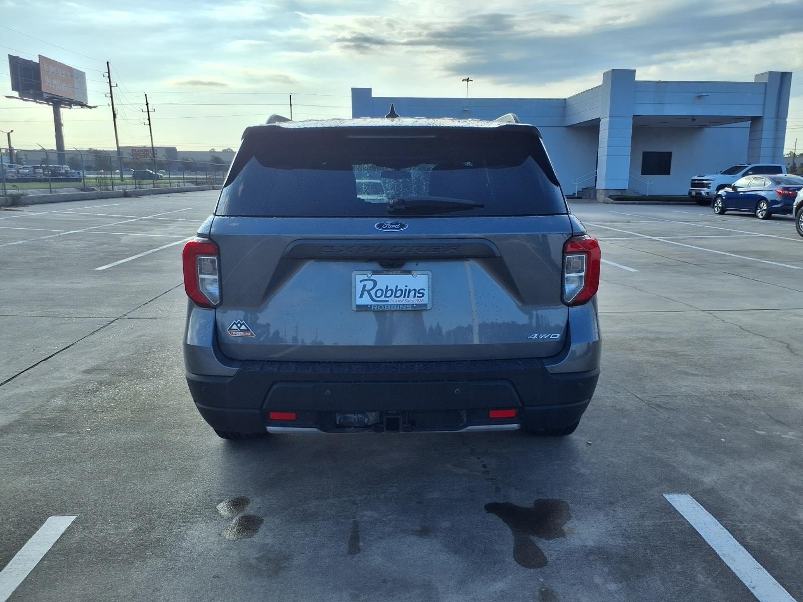 2022 Ford Explorer photo 6 of 27