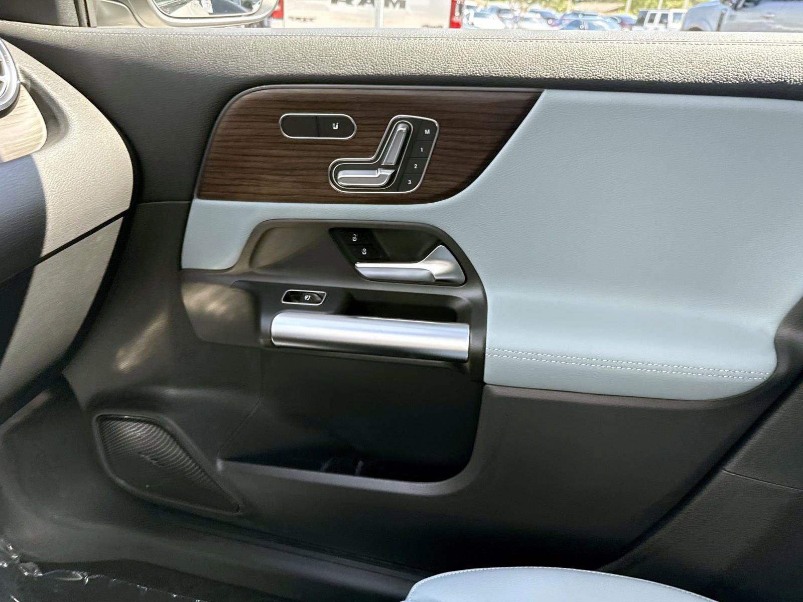 New 2026 Polar White Mercedes-Benz 250 SUV image 24