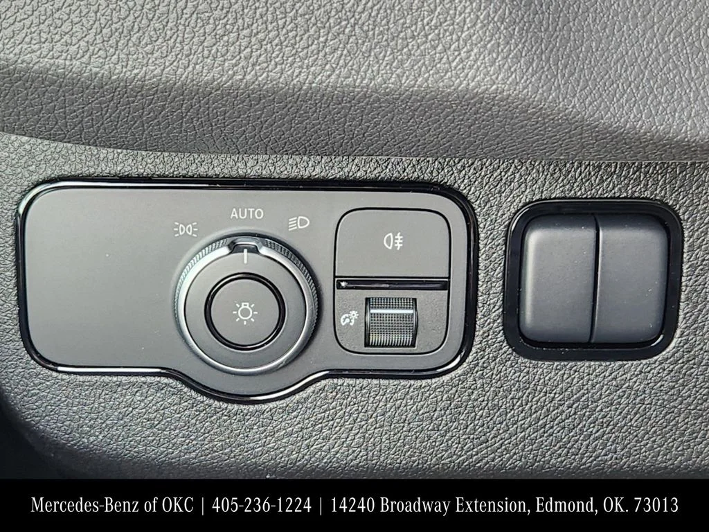 Used 2025 White Mercedes-Benz Cargo 144 WB image 24