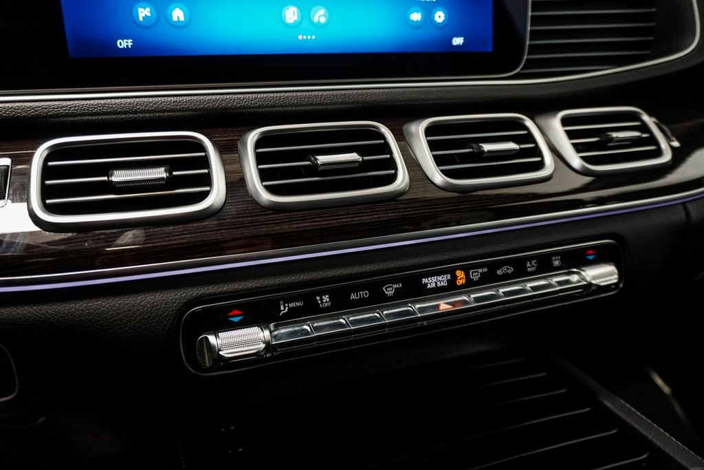 Used 2025 Black Mercedes-Benz GLE 450e image 27