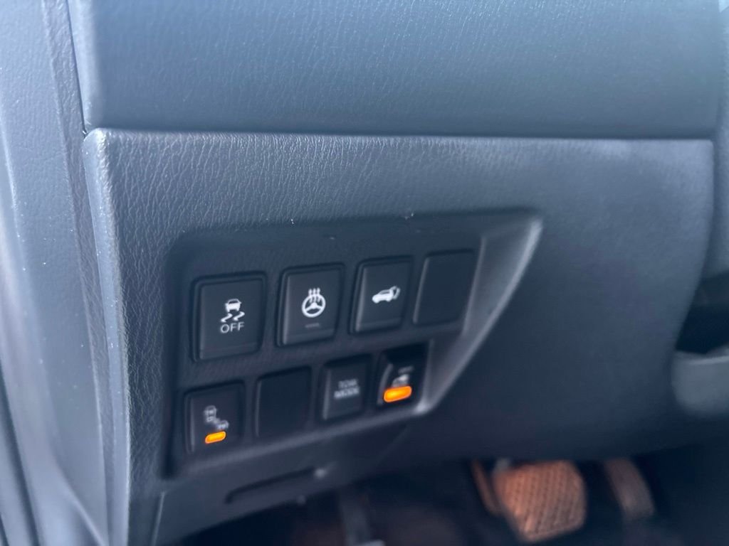 Used 2019 Silver Nissan SL image 21