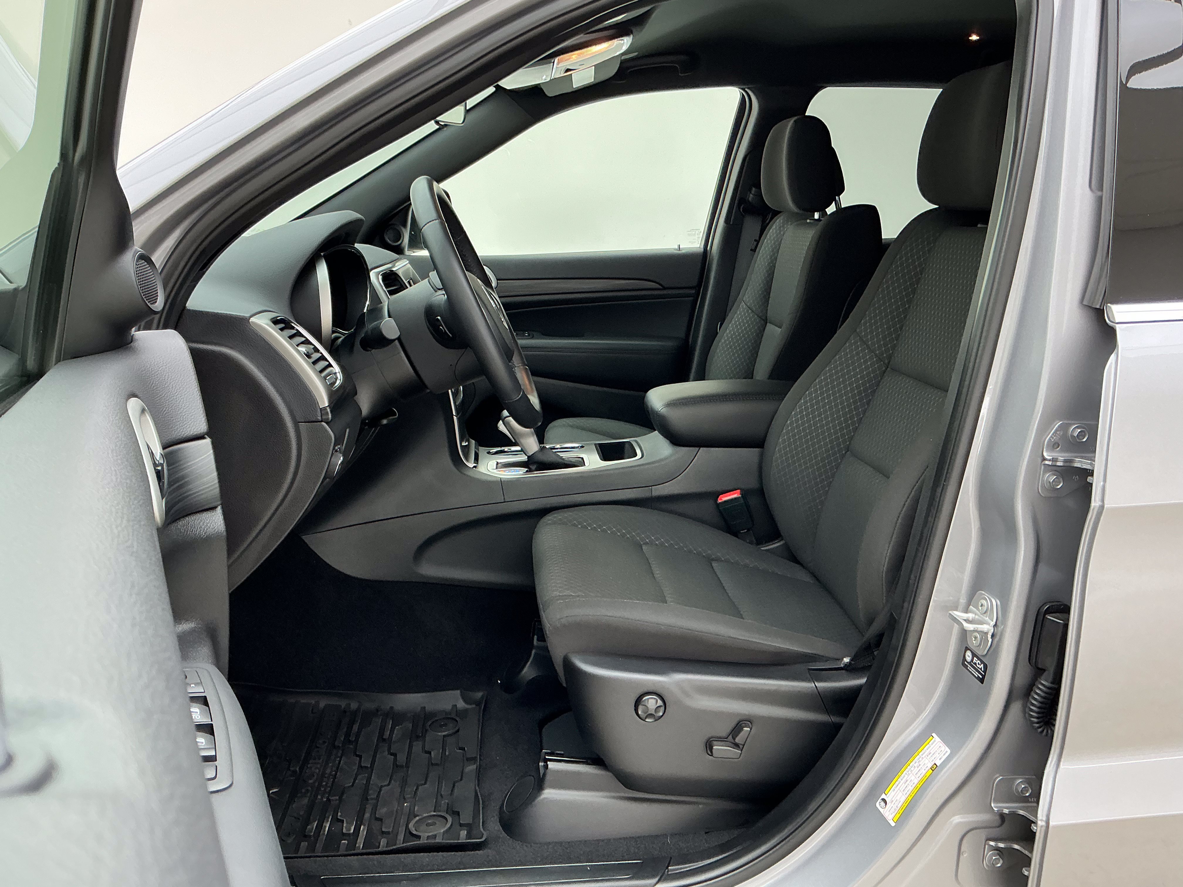 Used 2021 Billet Silver Metallic Clearcoat Jeep Laredo E image 15