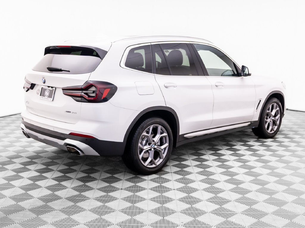 Used 2024 Alpine White BMW xDrive30i image 7