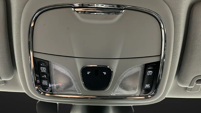 Used 2022 Crystal Metallic Jeep Limited image 33