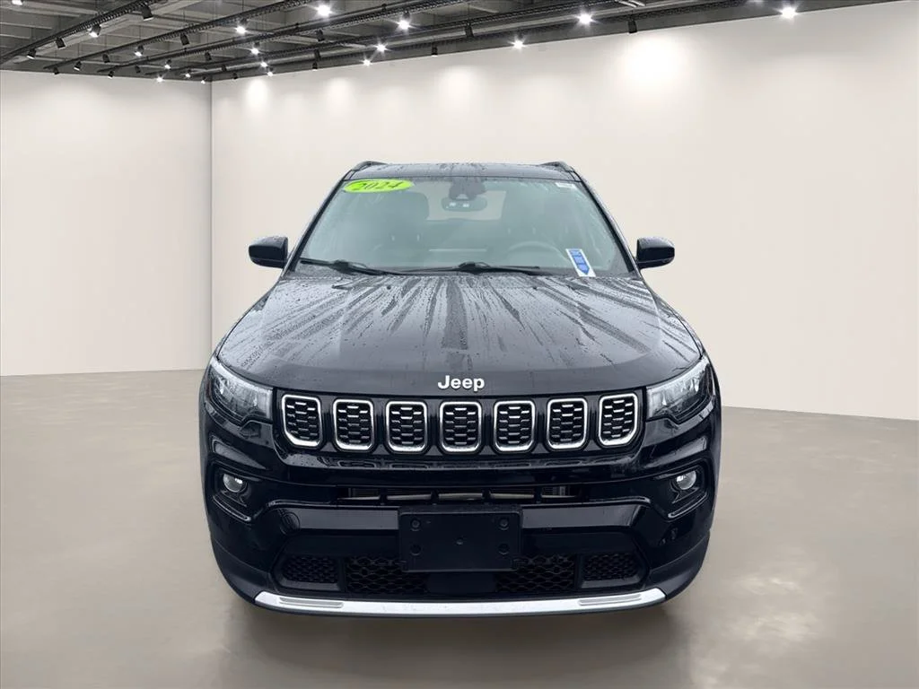 Used 2024 Diamond Black Crystal Pearlcoat Jeep Limited image 2