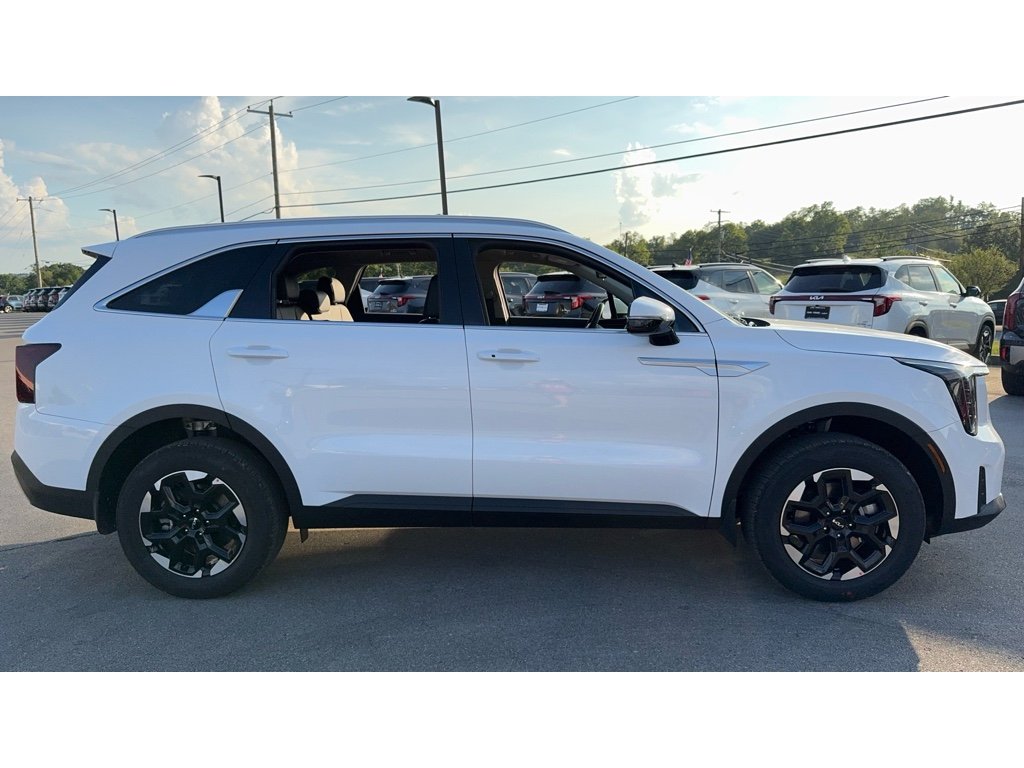 2025 Kia Sorento S photo 3