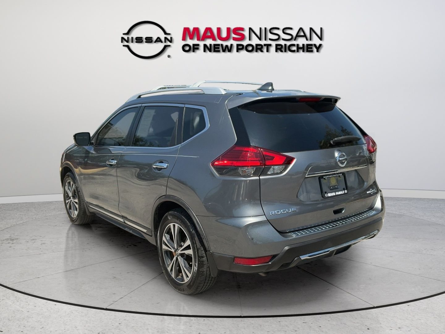Used 2017 Gray Nissan SL image 8