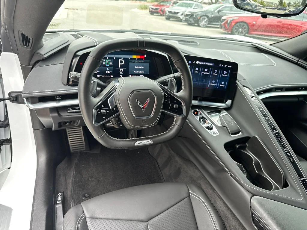 Used 2025 White Chevrolet Z06 image 27