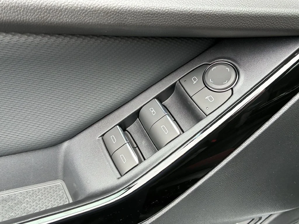 2027 Chevrolet Equinox RS - Photo 12