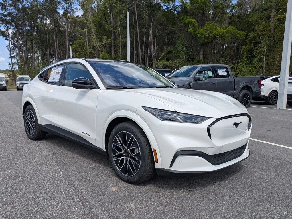 New 2026 Star White Metallic Tri-coat Ford Premium image 2