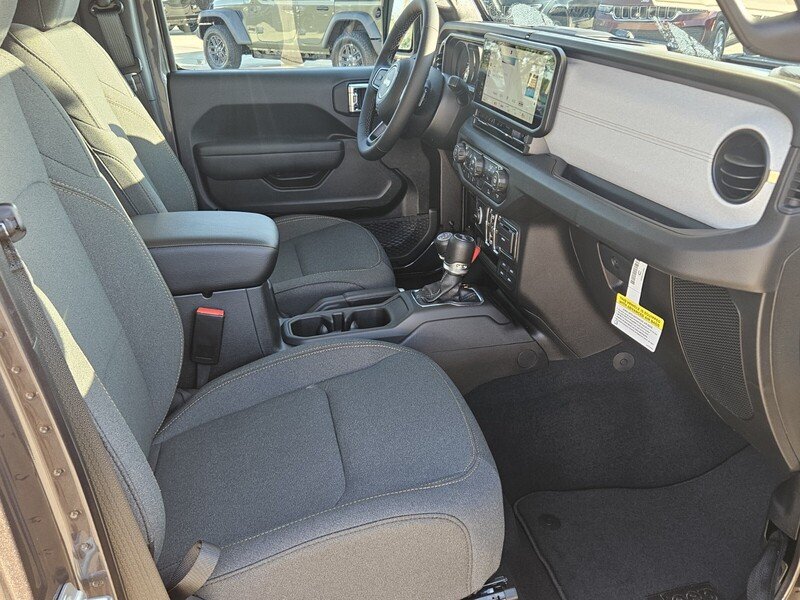 New 2026 Granite Crystal Metallic Clear-Coat Exterior Paint Jeep SPORT S 4 DOOR 4X4 image 15