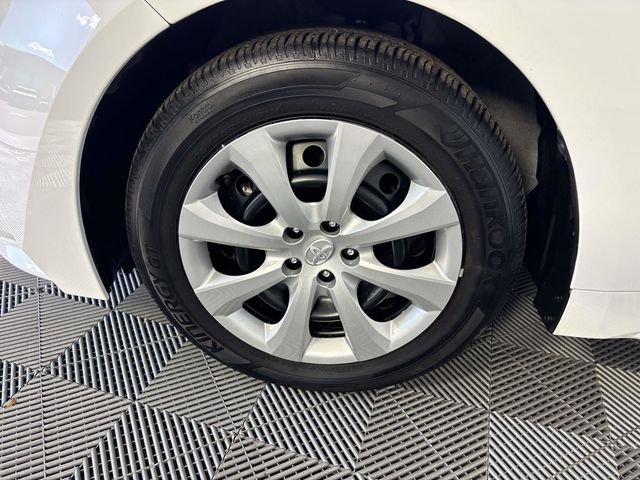Used 2025 White Toyota LE image 25