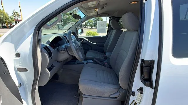 Used 2015 White Nissan S image 30