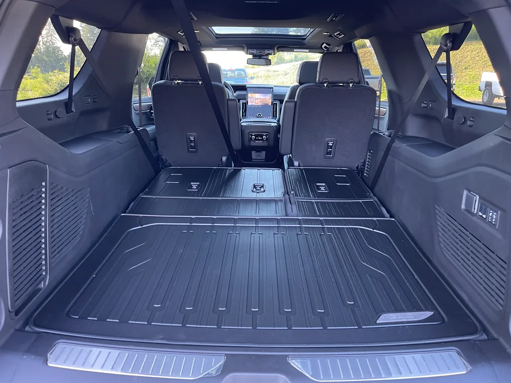 2025 GMC Yukon XL Denali - Photo 12